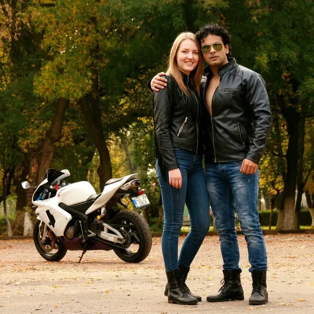 The two people together in one shared outdoor scene